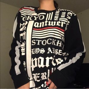 Black sweater (cities international)